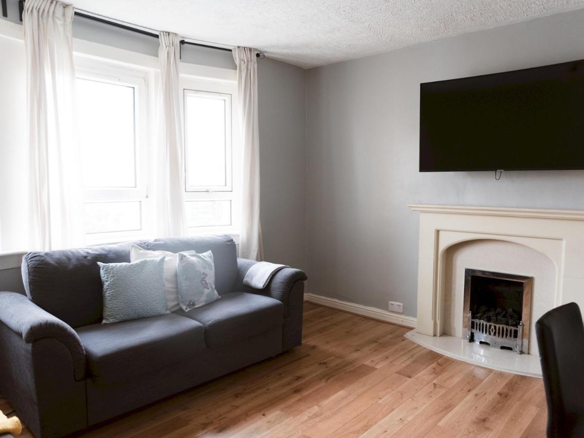 Pass The Keys Cozy Two Bed Flat Near Glasgow Airport & Paisley Eksteriør billede