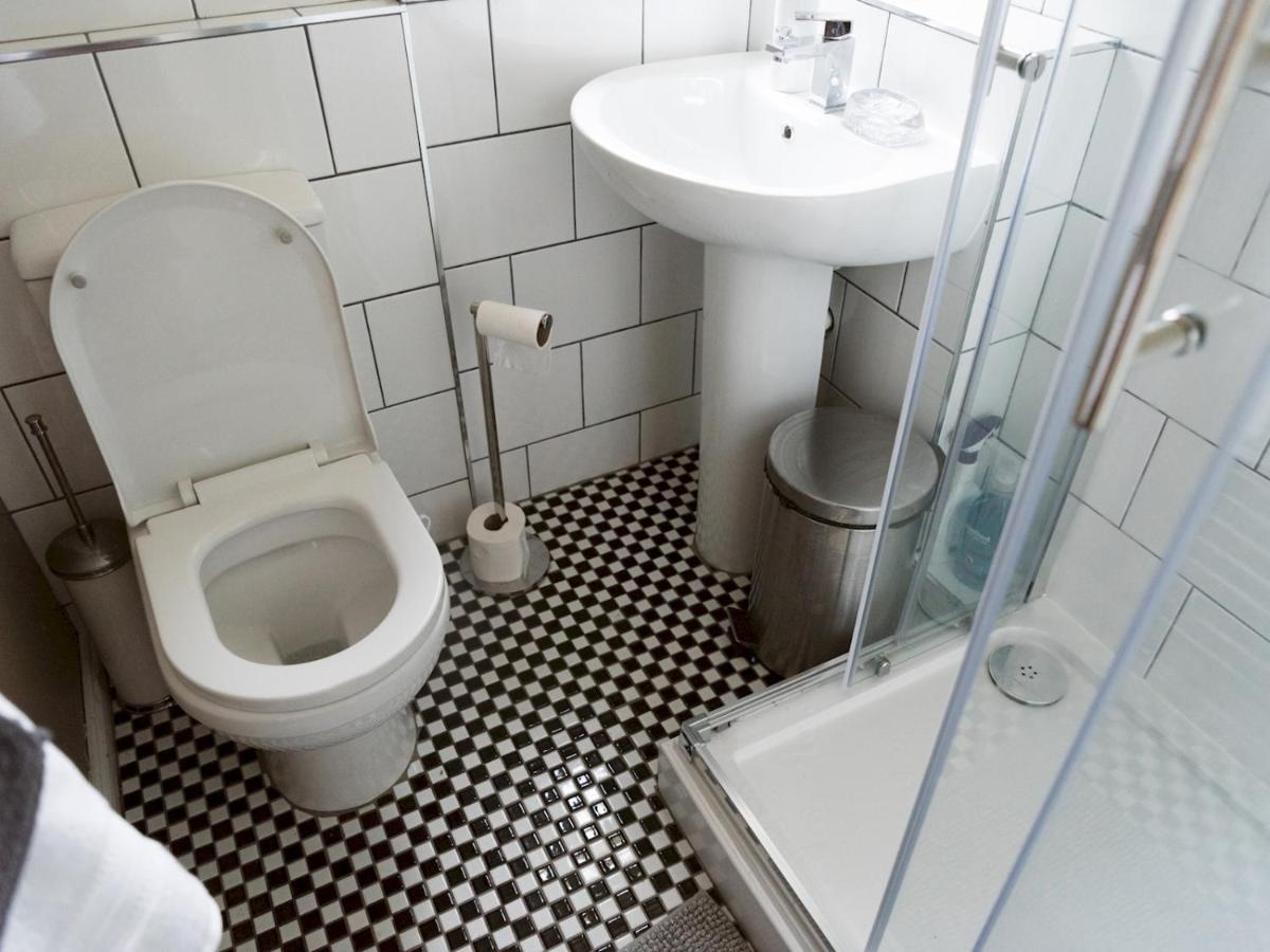 Pass The Keys Cozy Two Bed Flat Near Glasgow Airport & Paisley Eksteriør billede