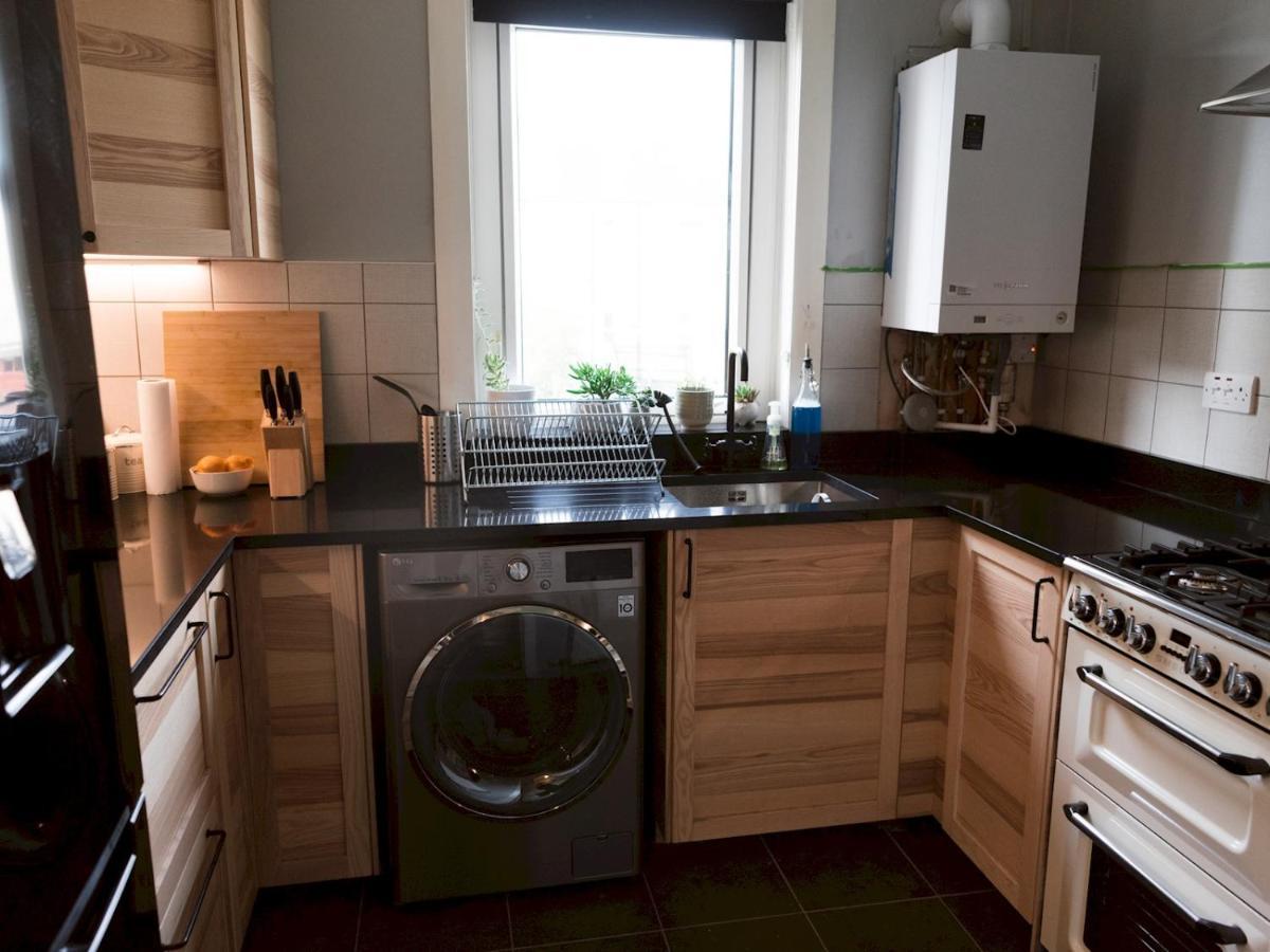 Pass The Keys Cozy Two Bed Flat Near Glasgow Airport & Paisley Eksteriør billede