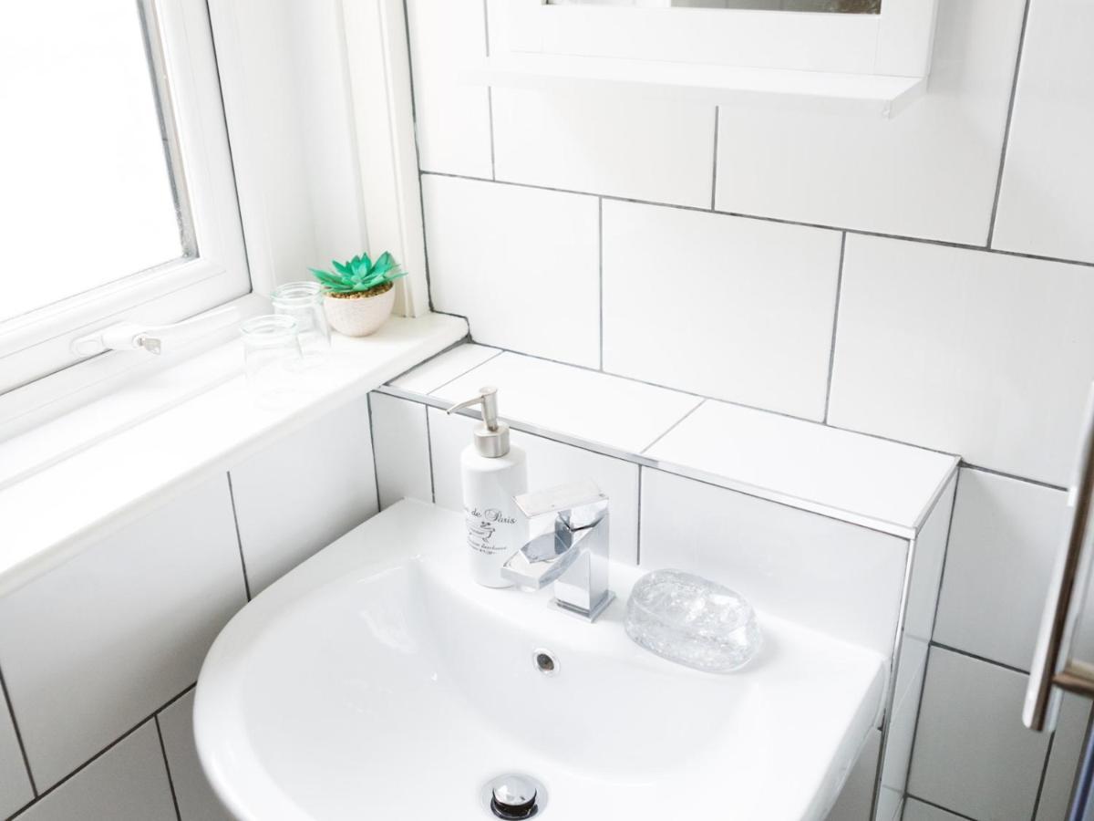 Pass The Keys Cozy Two Bed Flat Near Glasgow Airport & Paisley Eksteriør billede